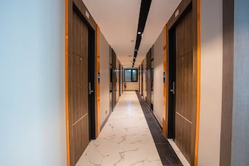 D Varee Montara Thonglor 25