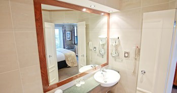 Harbour Heights Hotel