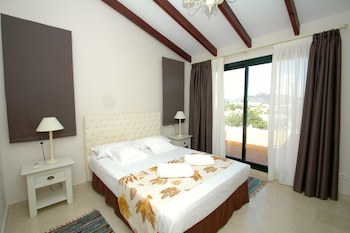 Montemares Golf Luxury Villas And Apartments