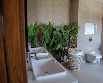 Fort Arabesque Resort, Spa & Villas