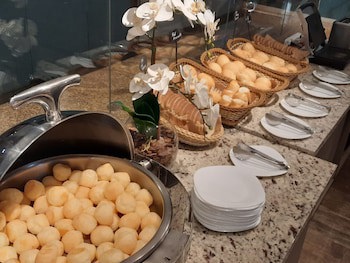 Golden Tulip Goiania Address