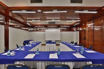 Golden Tulip Goiania Address