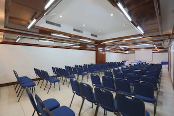 Golden Tulip Goiania Address