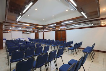 Golden Tulip Goiania Address