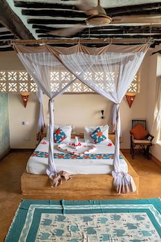 Sunshine Marine Lodge