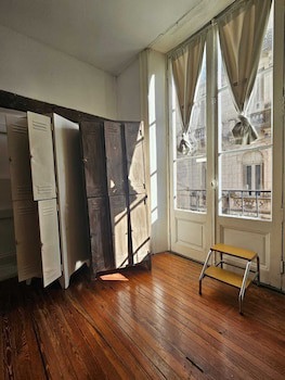 Ba Stop Hotel House