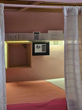 Ba Stop Hotel House