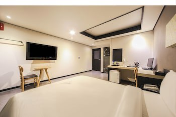 Elysee Hotel