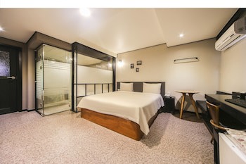Elysee Hotel