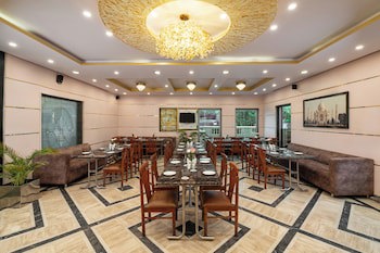 Foxoso Taj View Hotel