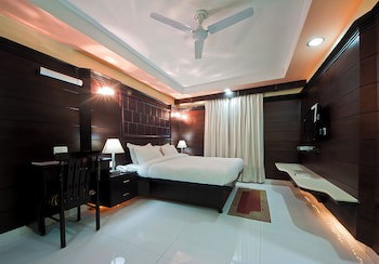 Foxoso Taj View Hotel