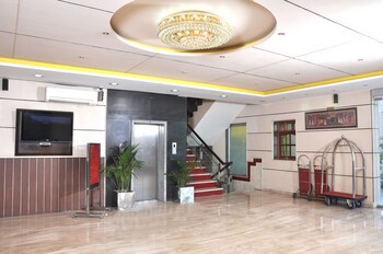 Foxoso Taj View Hotel