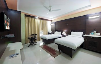 Foxoso Taj View Hotel