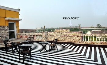 Foxoso Taj View Hotel