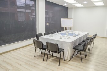 Apartamentos Regency La Feria
