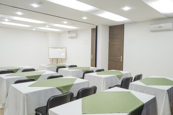 Apartamentos Regency La Feria