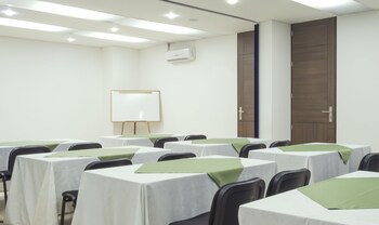 Apartamentos Regency La Feria