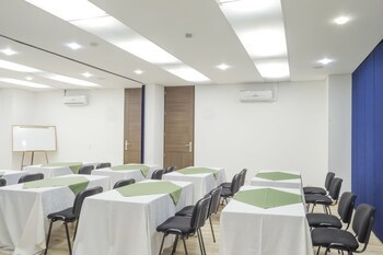 Apartamentos Regency La Feria