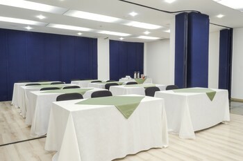 Apartamentos Regency La Feria