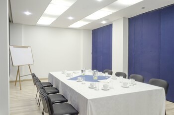 Apartamentos Regency La Feria