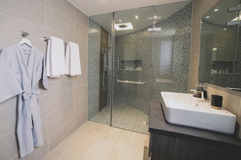 Absolute Twin Sands Resort & Spa