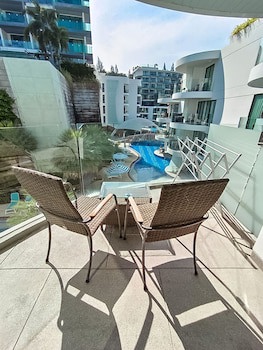 Absolute Twin Sands Resort & Spa