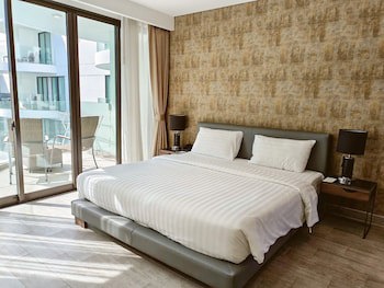 Absolute Twin Sands Resort & Spa