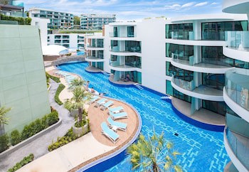Absolute Twin Sands Resort & Spa