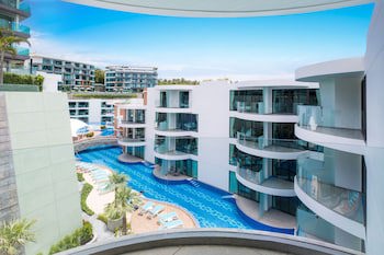 Absolute Twin Sands Resort & Spa