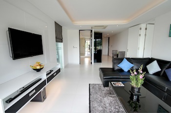 Absolute Twin Sands Resort & Spa