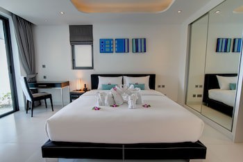 Absolute Twin Sands Resort & Spa