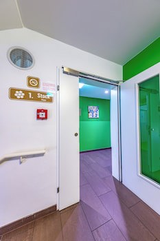 A&T Hotel & Hostel