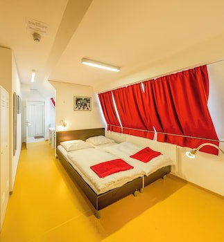 A&T Hotel & Hostel