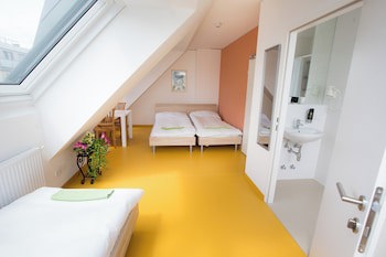 A&T Hotel & Hostel