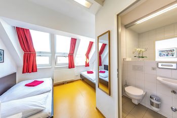 A&T Hotel & Hostel