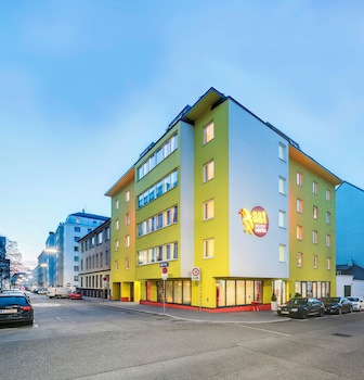 A&T Hotel & Hostel