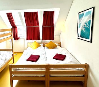 A&T Hotel & Hostel