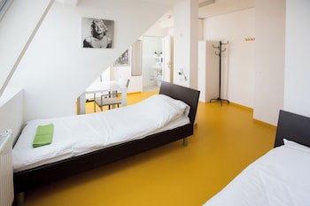 A&T Hotel & Hostel