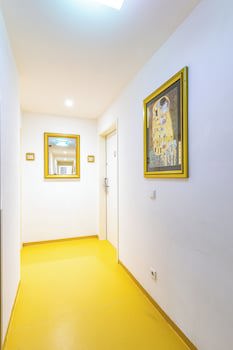 A&T Hotel & Hostel