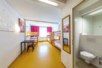 A&T Hotel & Hostel