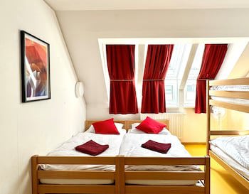 A&T Hotel & Hostel