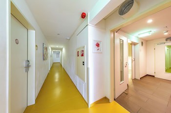 A&T Hotel & Hostel