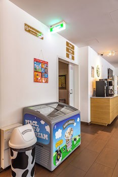 A&T Hotel & Hostel