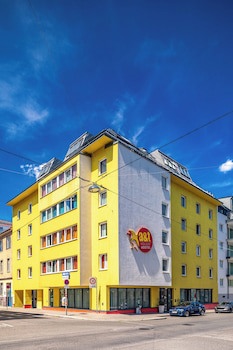 A&T Hotel & Hostel