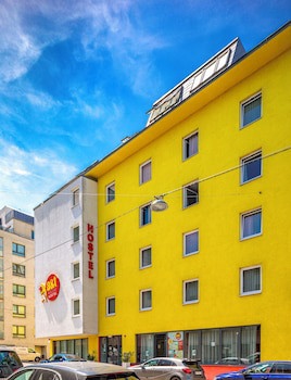 A&T Hotel & Hostel