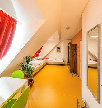 A&T Hotel & Hostel