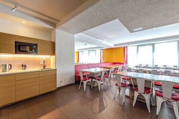 A&T Hotel & Hostel