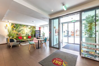 A&T Hotel & Hostel