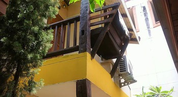 Changmoi House (Little Village)