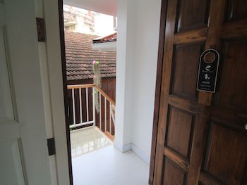 Changmoi House (Little Village)